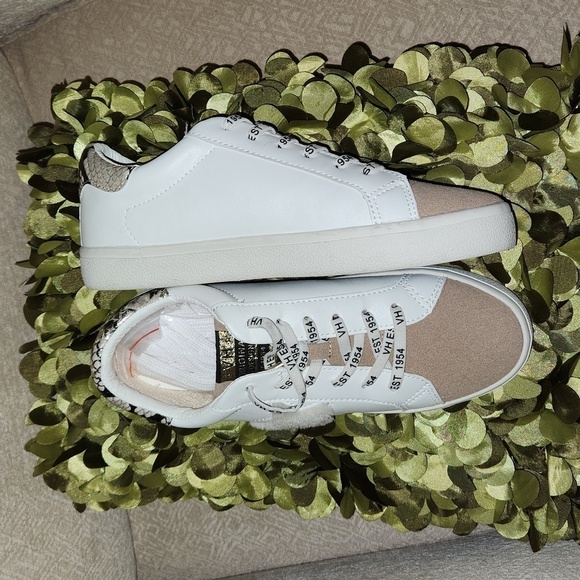 NWOB Vintage White Leather w/Tan Suede Toe and Cream Furry Star-Size 8.5​​​​​​​​ - Picture 3 of 7